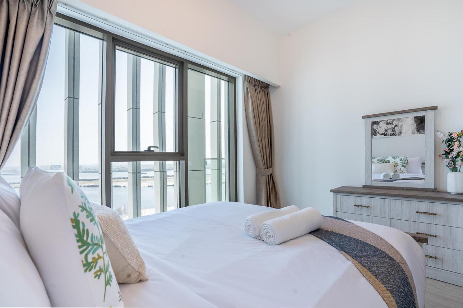 Rh - Stunning Canal View 01 Bedroom With Amenities, Newly Furnished Dubai