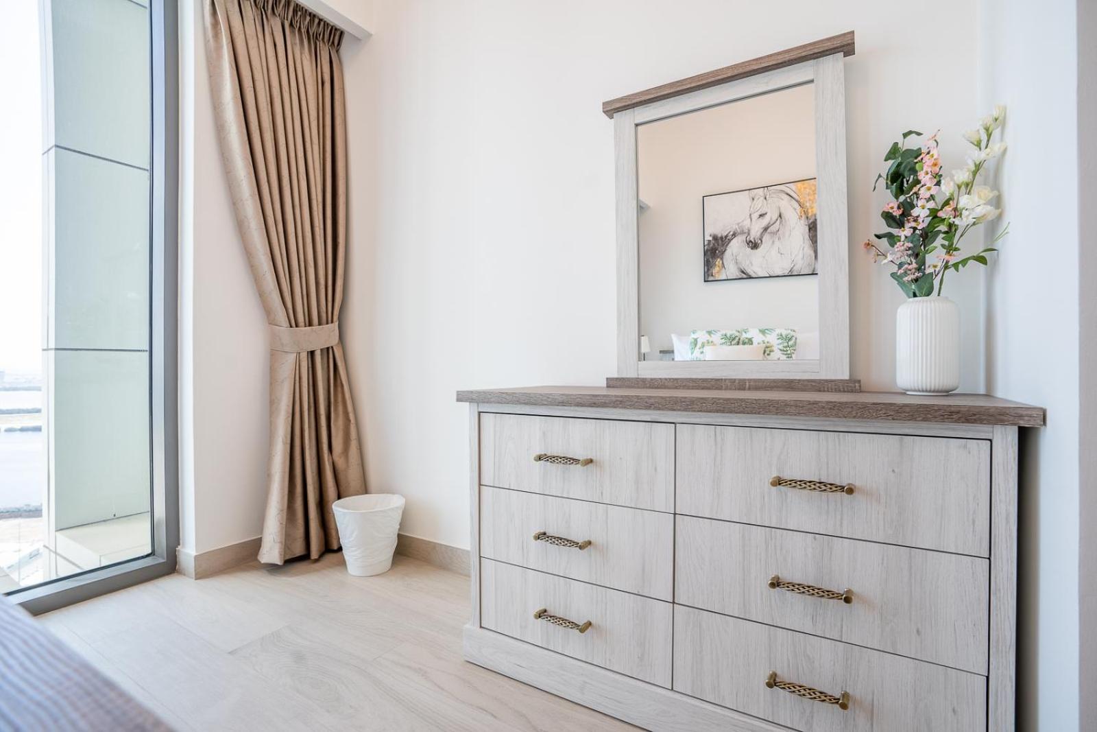Rh - Stunning Canal View 01 Bedroom With Amenities, Newly Furnished Dubai
