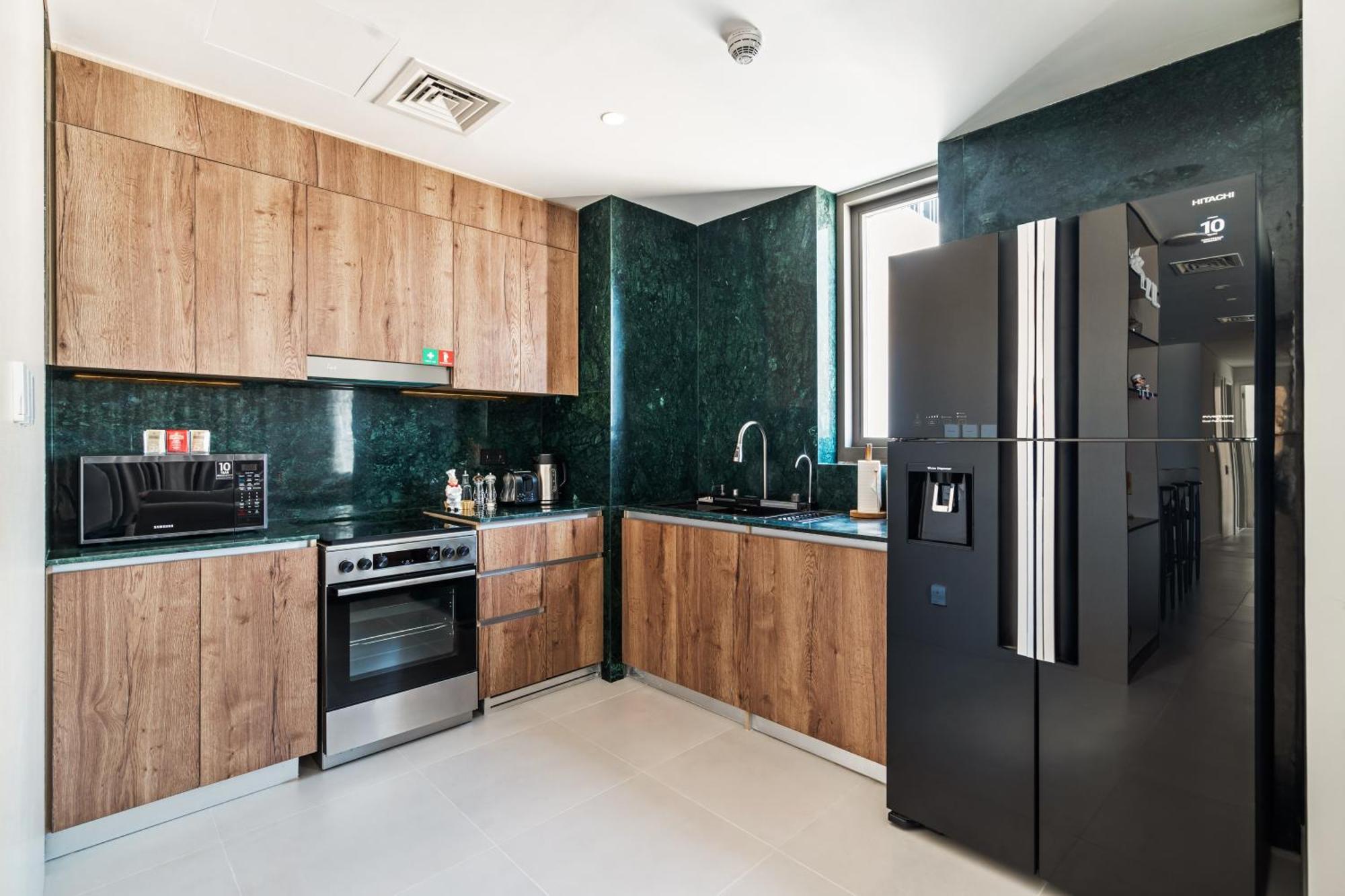Family Friendly Luxurious Waterfront - By Dustay * Dubai