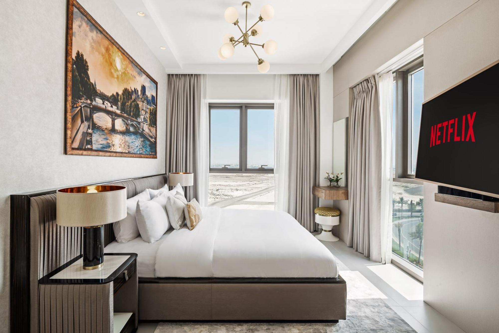 Family Friendly Luxurious Waterfront - By Dustay Dubai