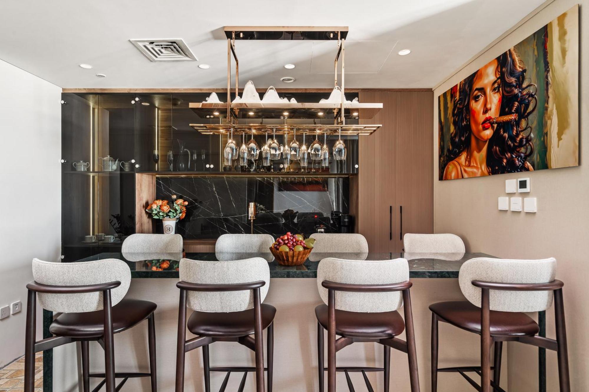 Family Friendly Luxurious Waterfront - By Dustay *