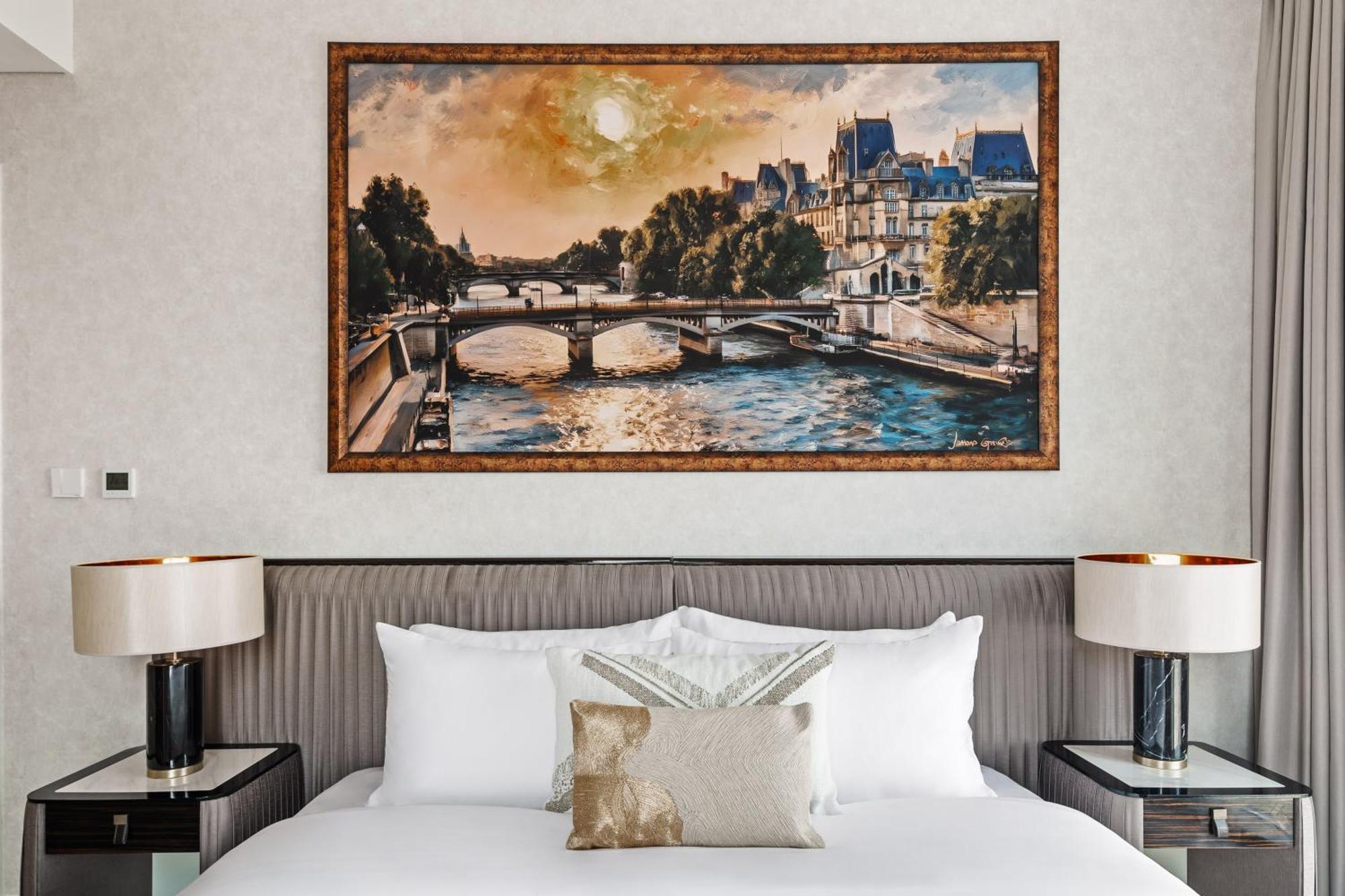 Family Friendly Luxurious Waterfront - By Dustay Apartment *