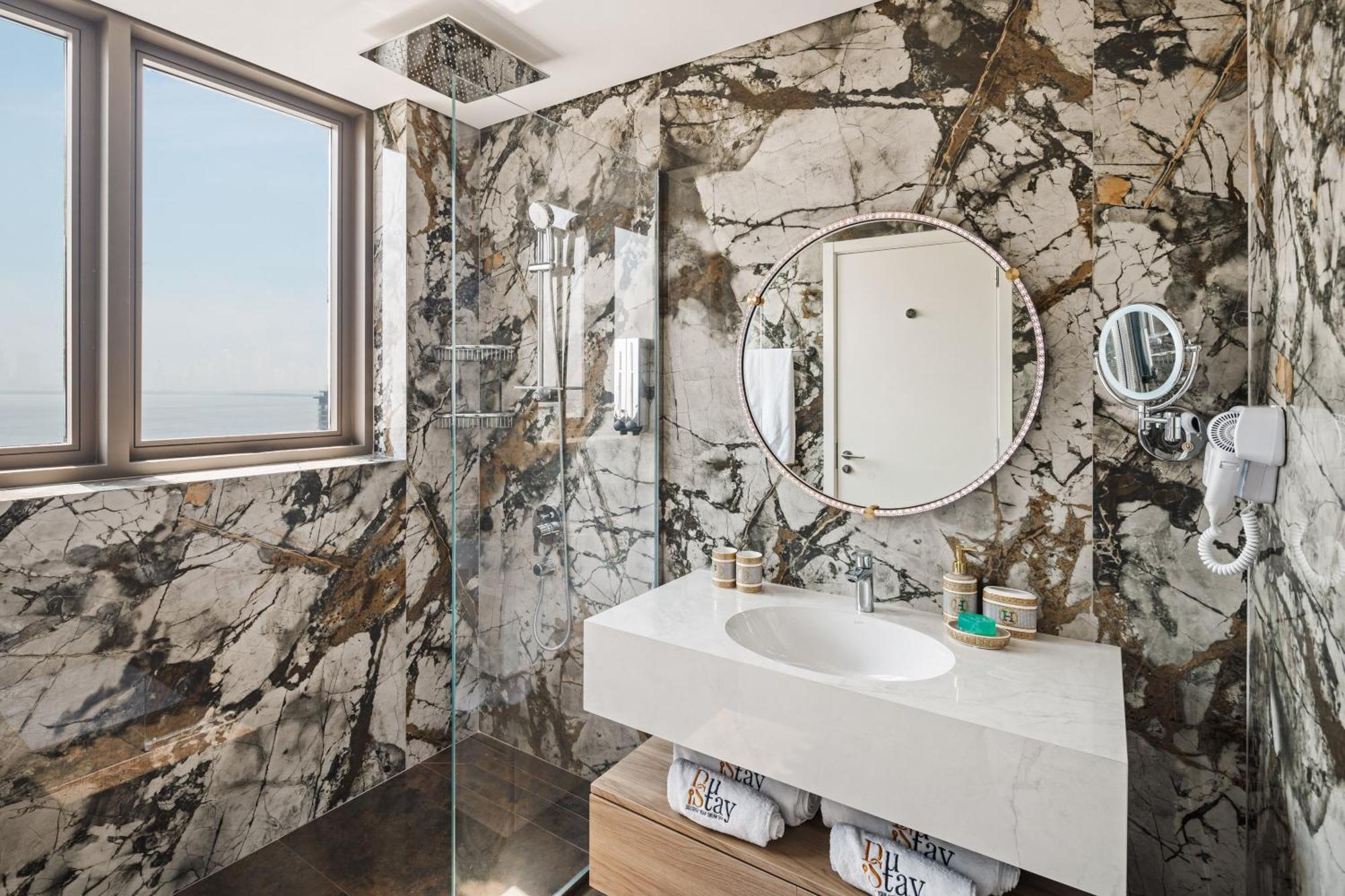 Family Friendly Luxurious Waterfront - By Dustay Apartment *