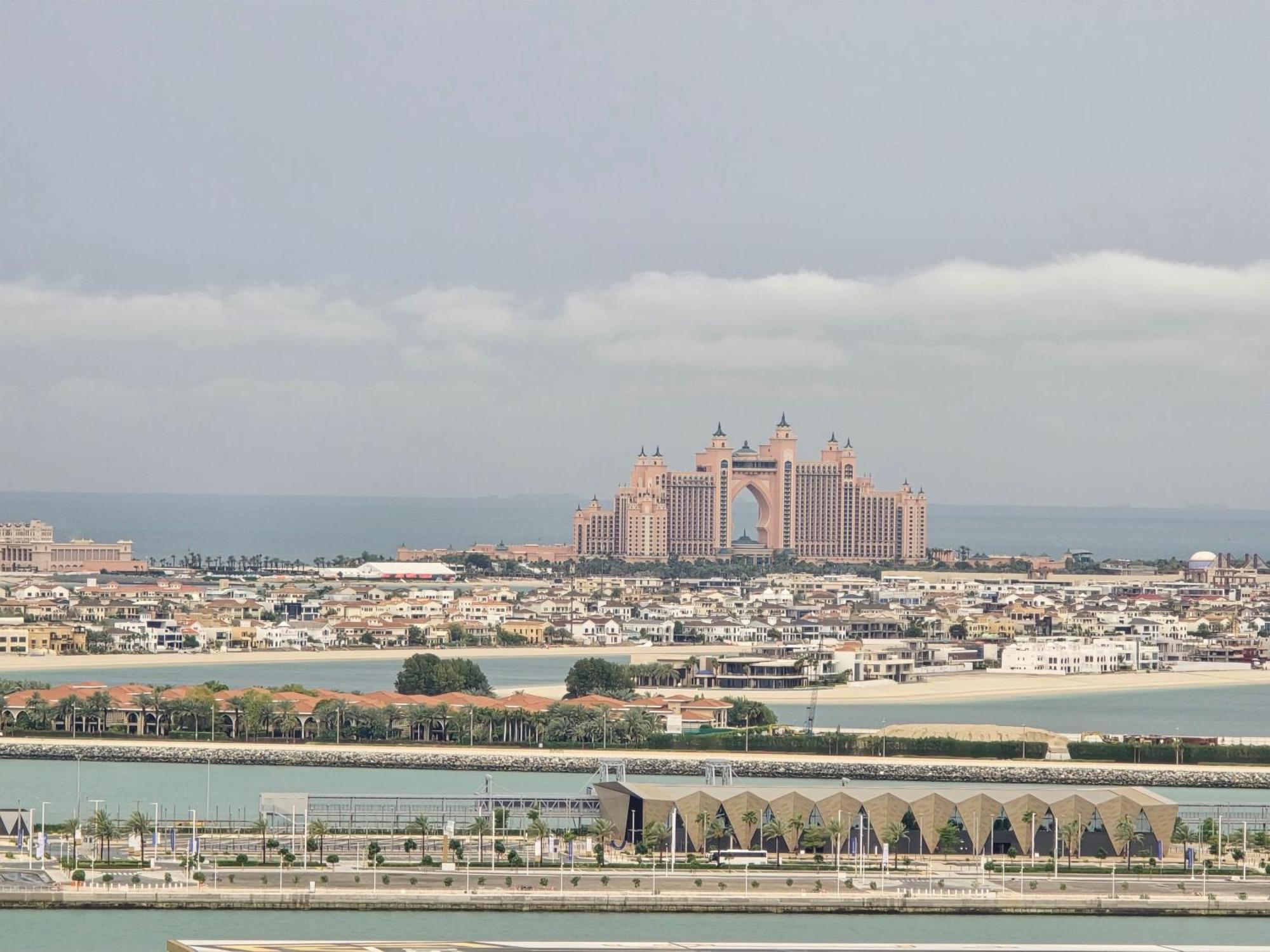 1 World Property, Jbr, Award Winning Hostel, Coliving, Near Metro Dubai