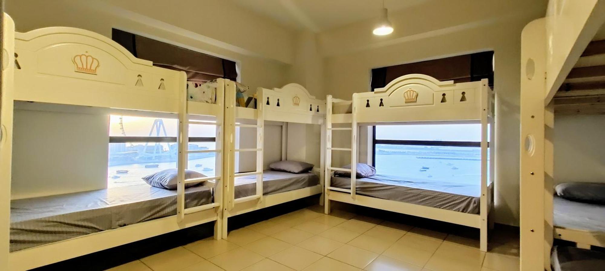 1 World Property, Jbr, Award Winning Hostel, Coliving, Near Metro Dubai