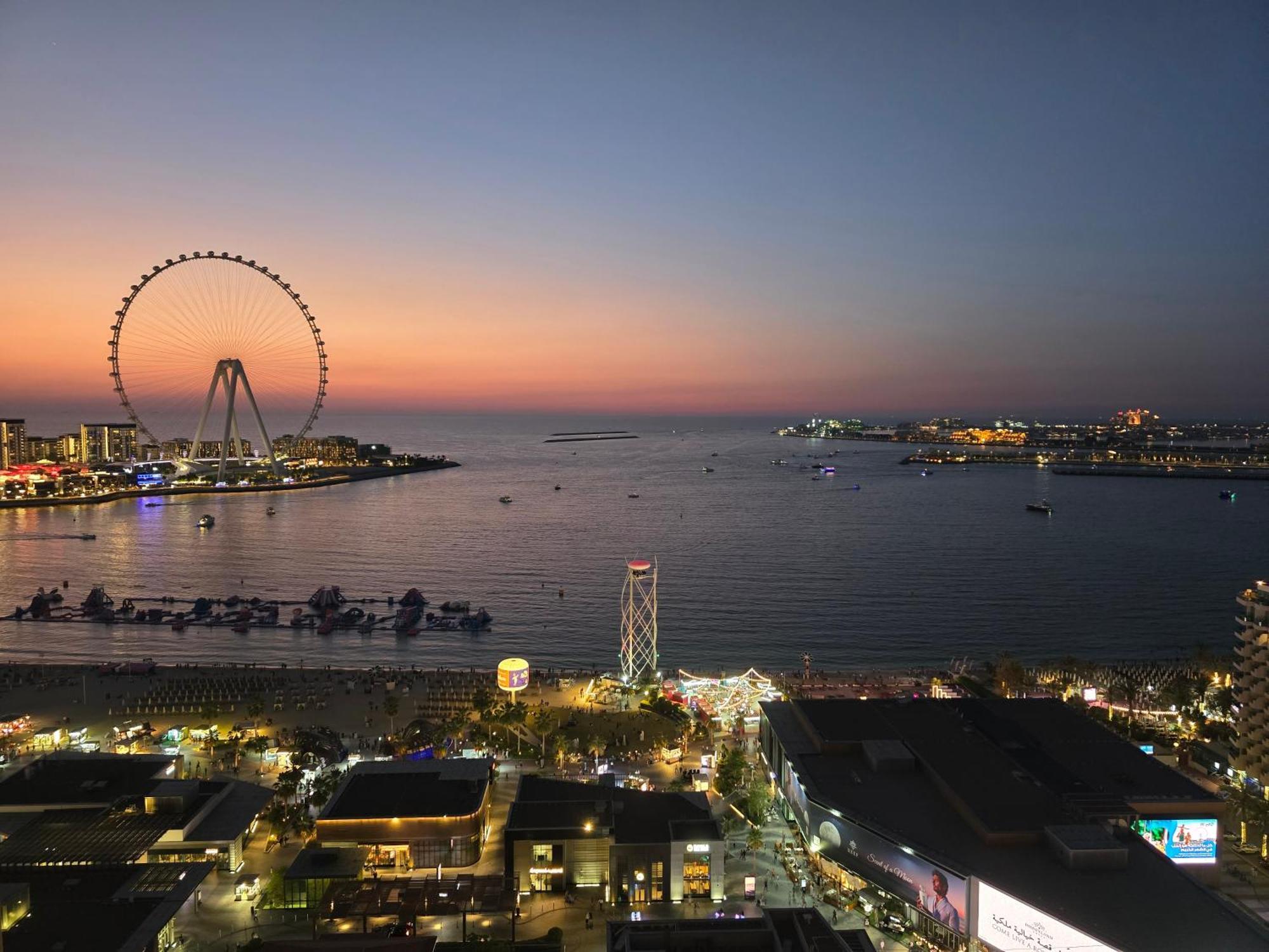 1 World Property, Jbr, Award Winning Hostel, Coliving, Near Metro Dubai