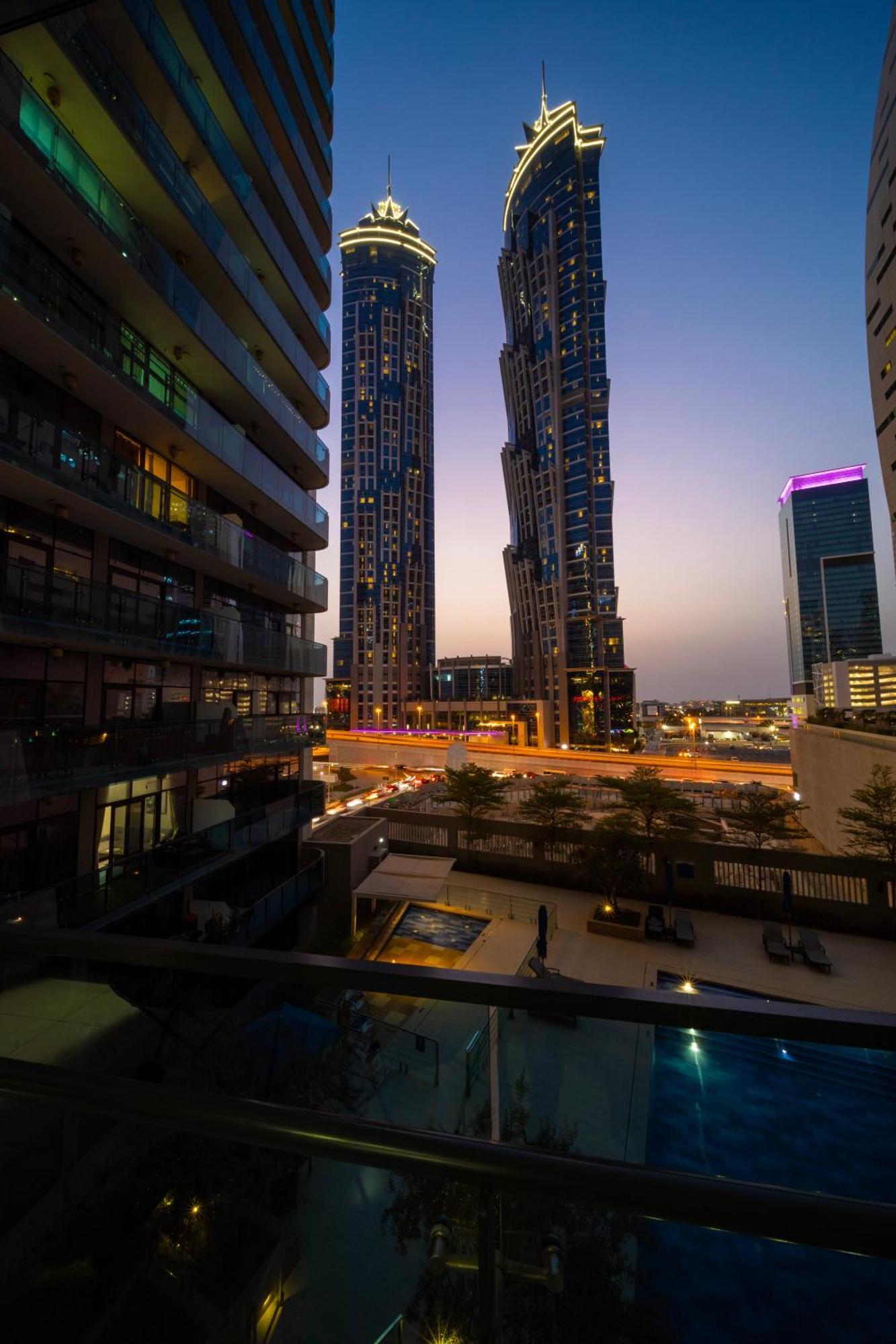 Chic 1br Getaway- 4min Walk To Business Bay Metro & 10min To Burj Khalifa *