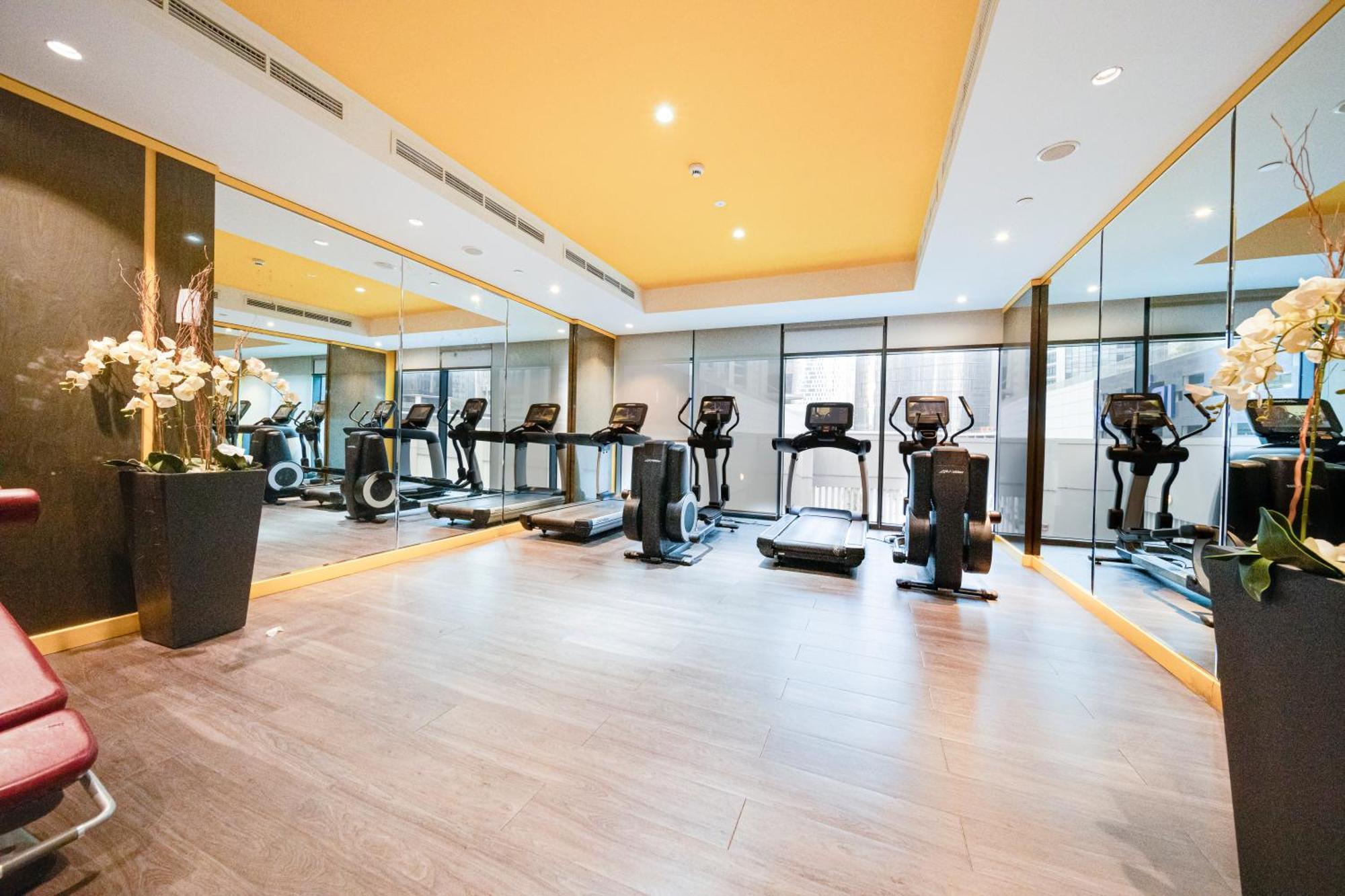 Chic 1br Getaway- 4min Walk To Business Bay Metro & 10min To Burj Khalifa *