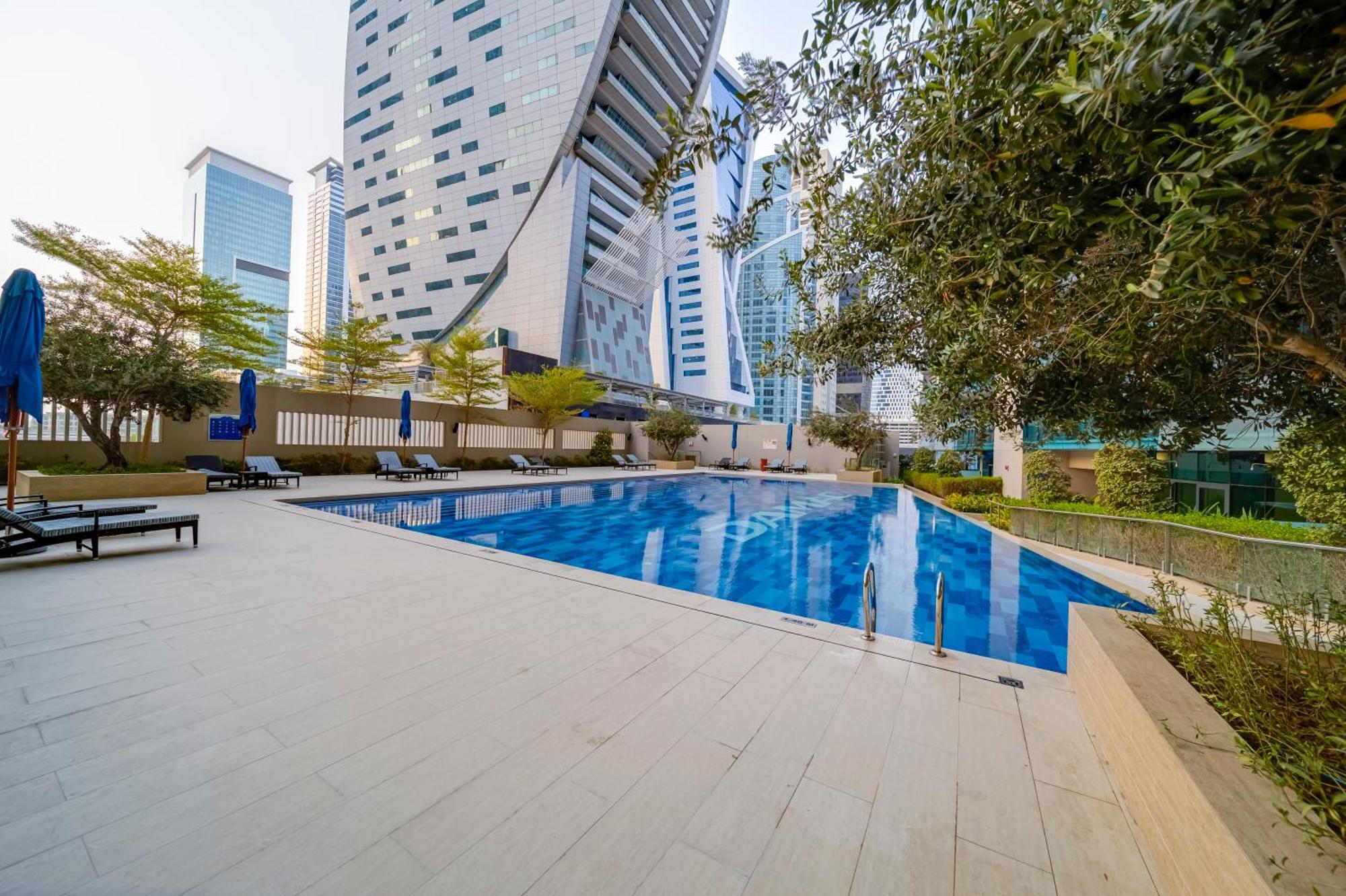 Chic 1br Getaway- 4min Walk To Business Bay Metro & 10min To Burj Khalifa Apartment *