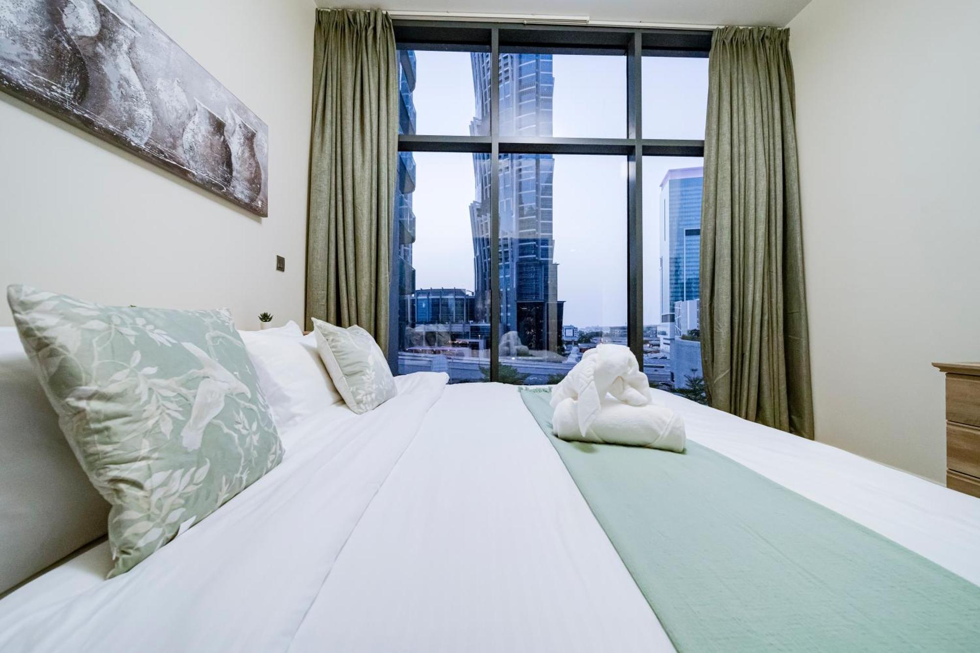 Chic 1br Getaway- 4min Walk To Business Bay Metro & 10min To Burj Khalifa *