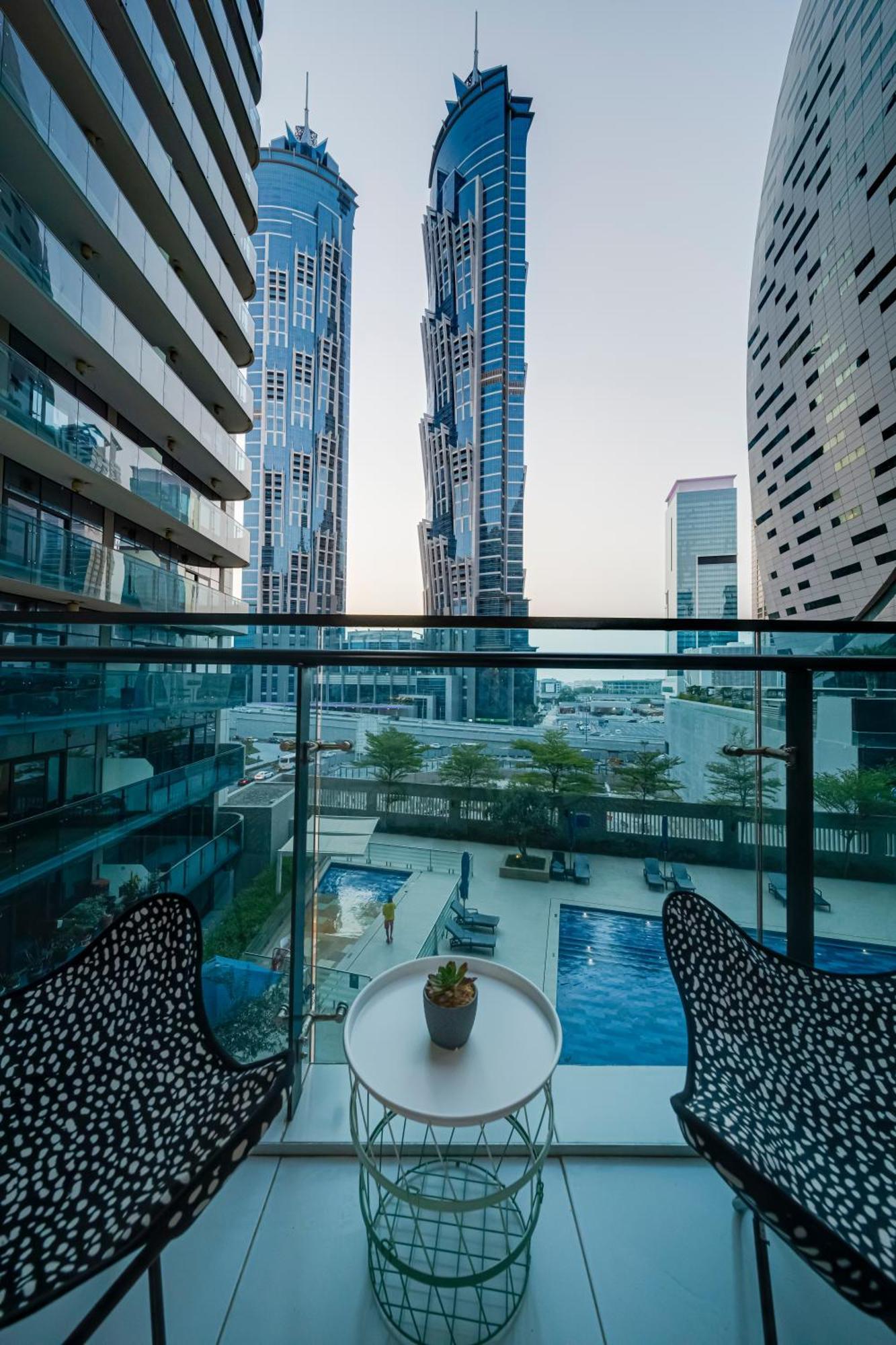 Chic 1br Getaway- 4min Walk To Business Bay Metro & 10min To Burj Khalifa Dubai