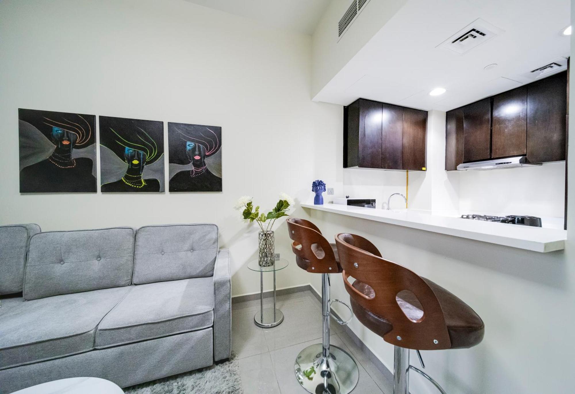 Chic 1br Getaway- 4min Walk To Business Bay Metro & 10min To Burj Khalifa