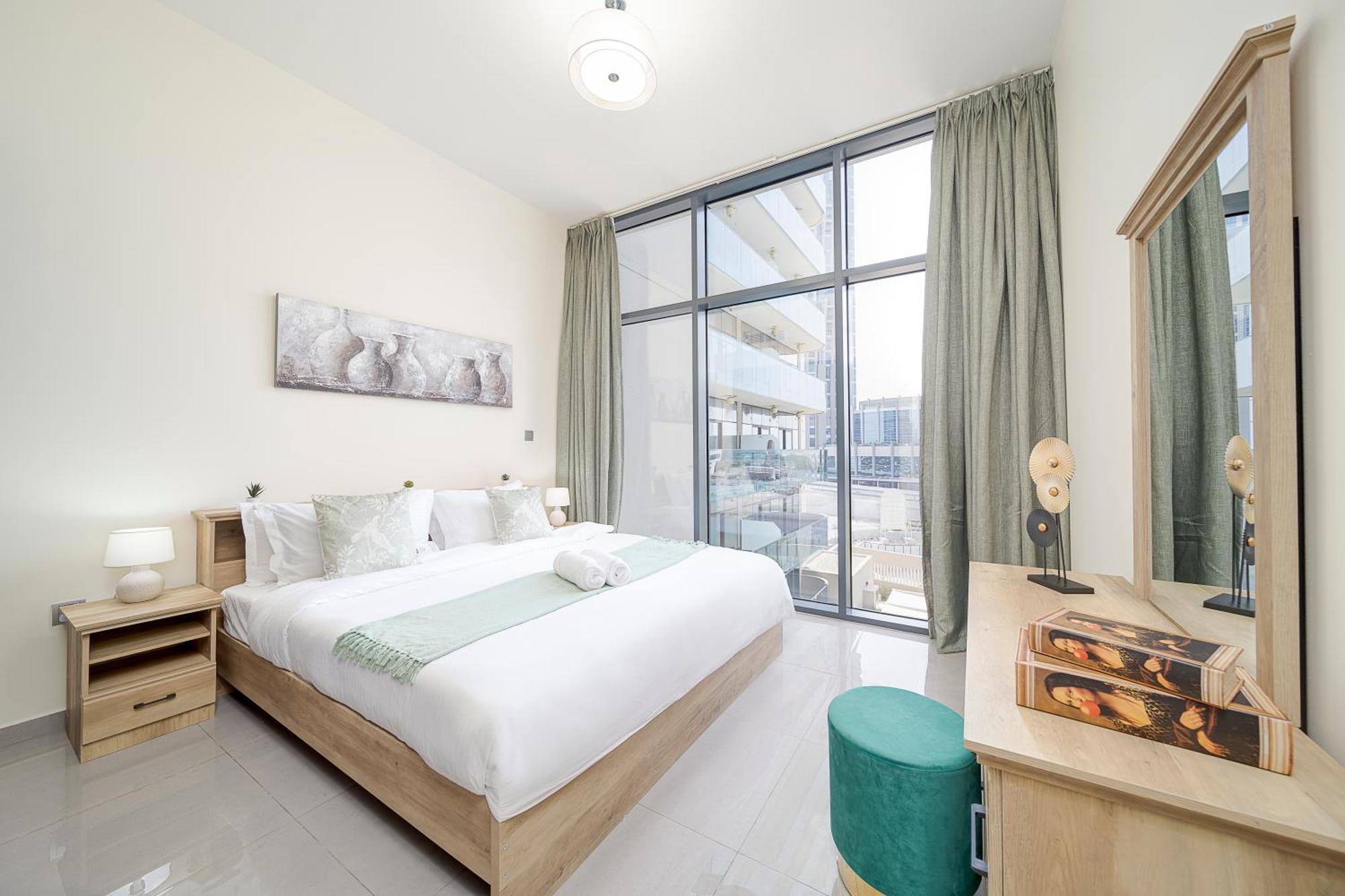 Chic 1br Getaway- 4min Walk To Business Bay Metro & 10min To Burj Khalifa *