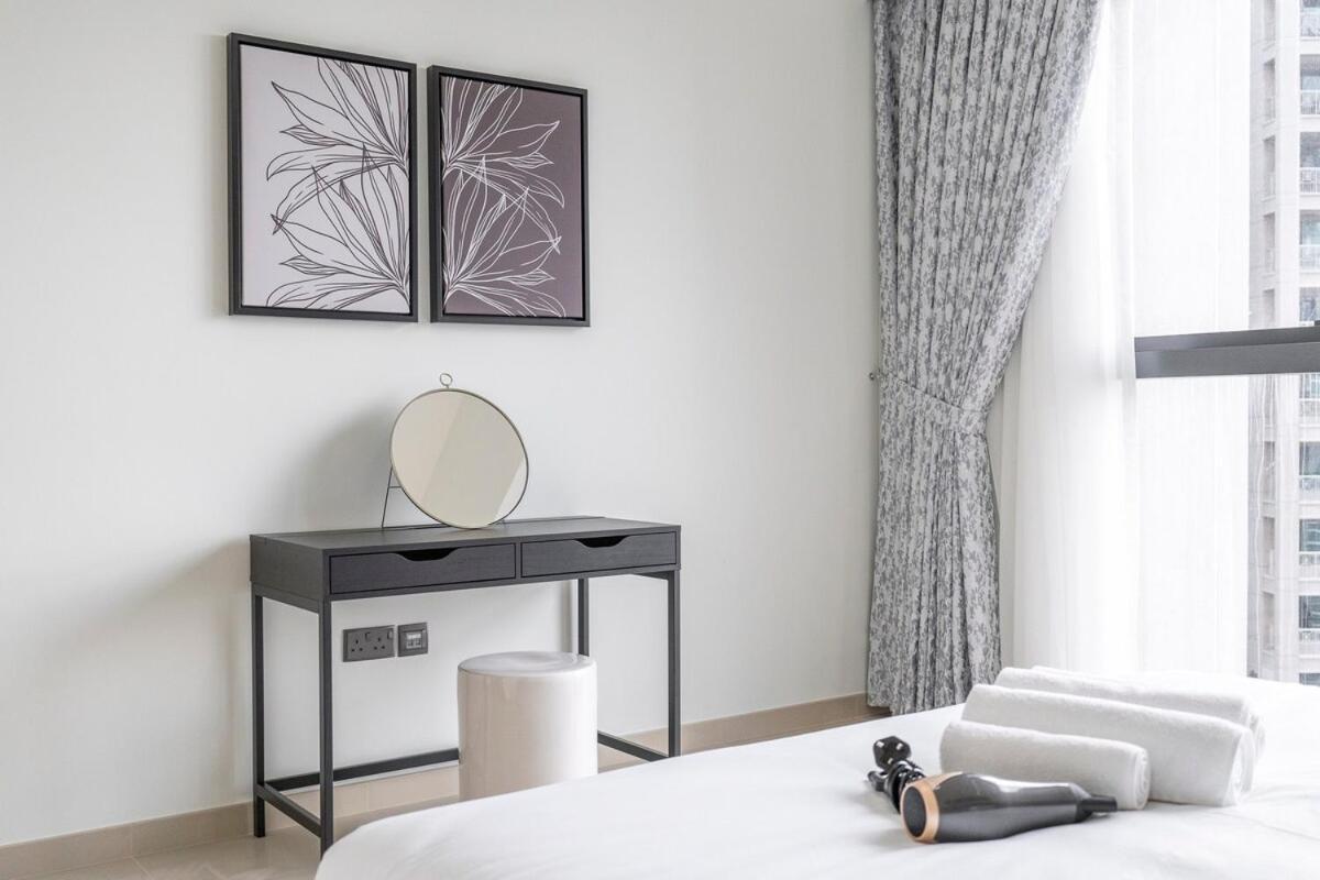 Apartment Gorgeous 2-bedroom In Downtown Dubai, Near Burj Khalifa!