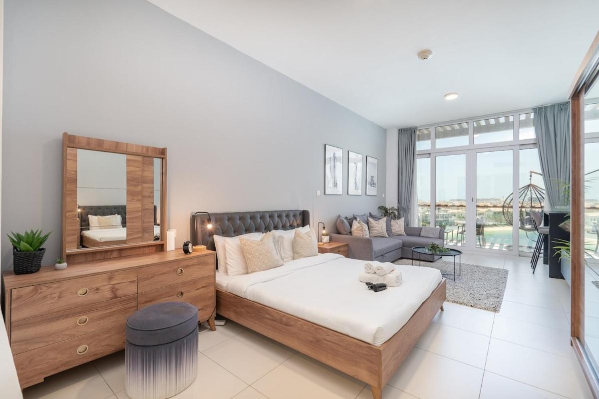 Sleek Studio At Palm Jumeirah With Ocean Vibes Dubai