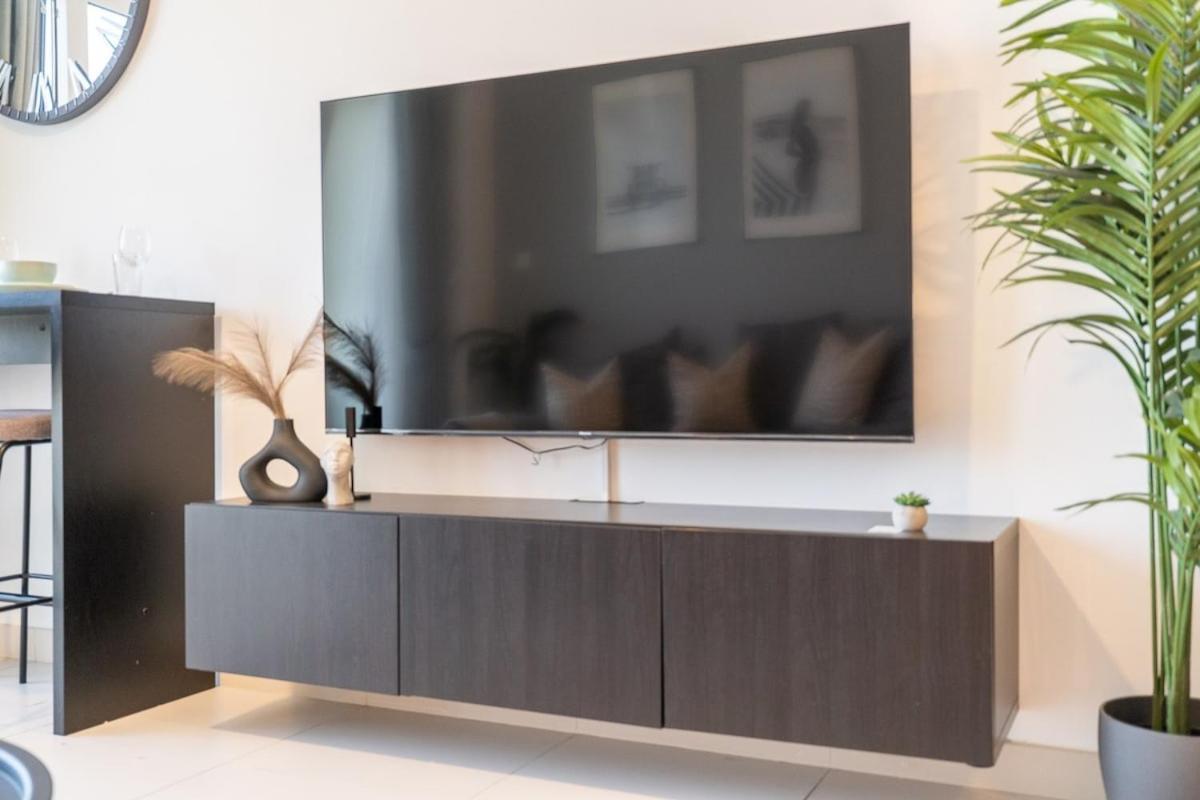 Sleek Studio At Palm Jumeirah With Ocean Vibes * Dubai
