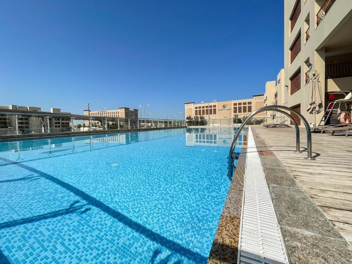 Sleek Studio At Palm Jumeirah With Ocean Vibes Dubai