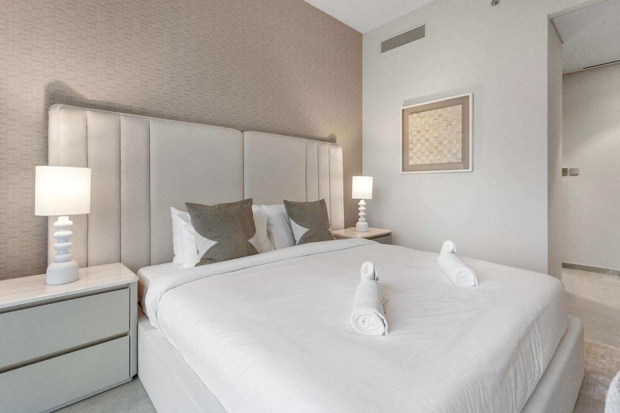 Elegant Retreat With Stunning Burj Khalifa Views Apartamento