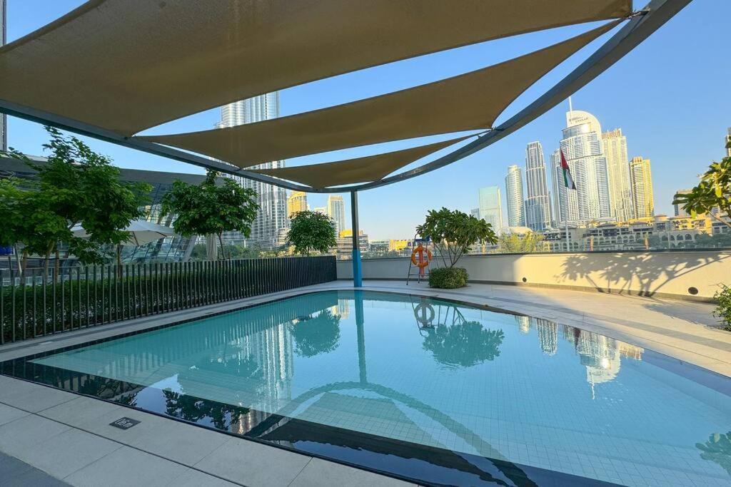 Elegant Retreat With Stunning Burj Khalifa Views Apartamento
