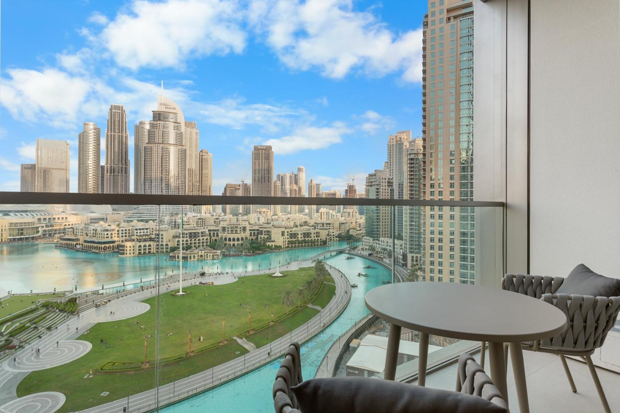 Elegant Retreat With Stunning Burj Khalifa Views Apartamento Dubai