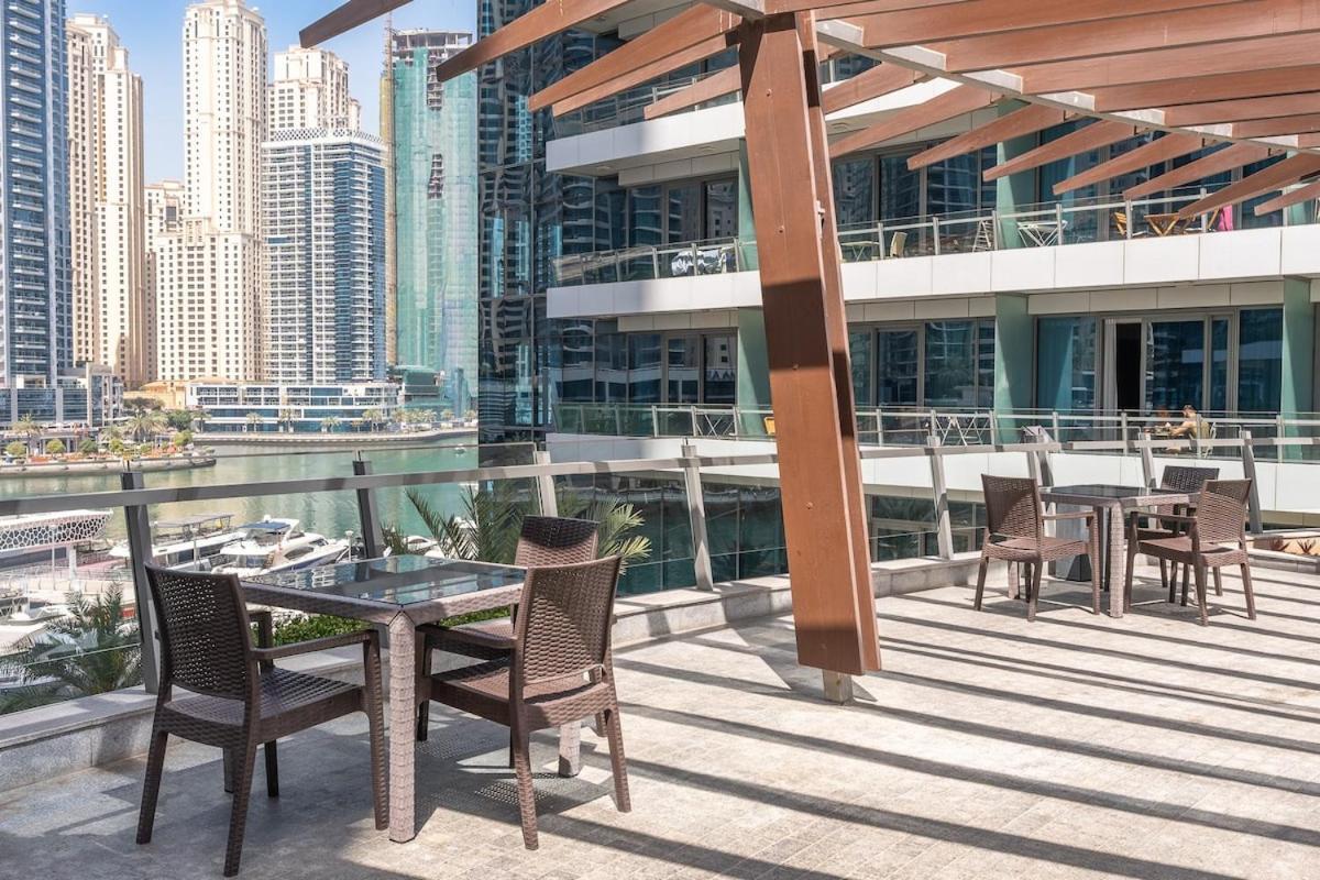 Elegant 1-bedroom With Skyline Views In Marina Dubai