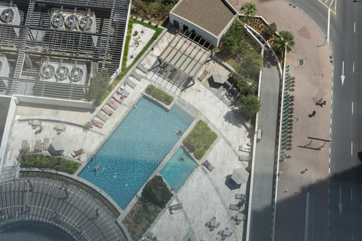 Elegant 1-bedroom With Skyline Views In Marina *