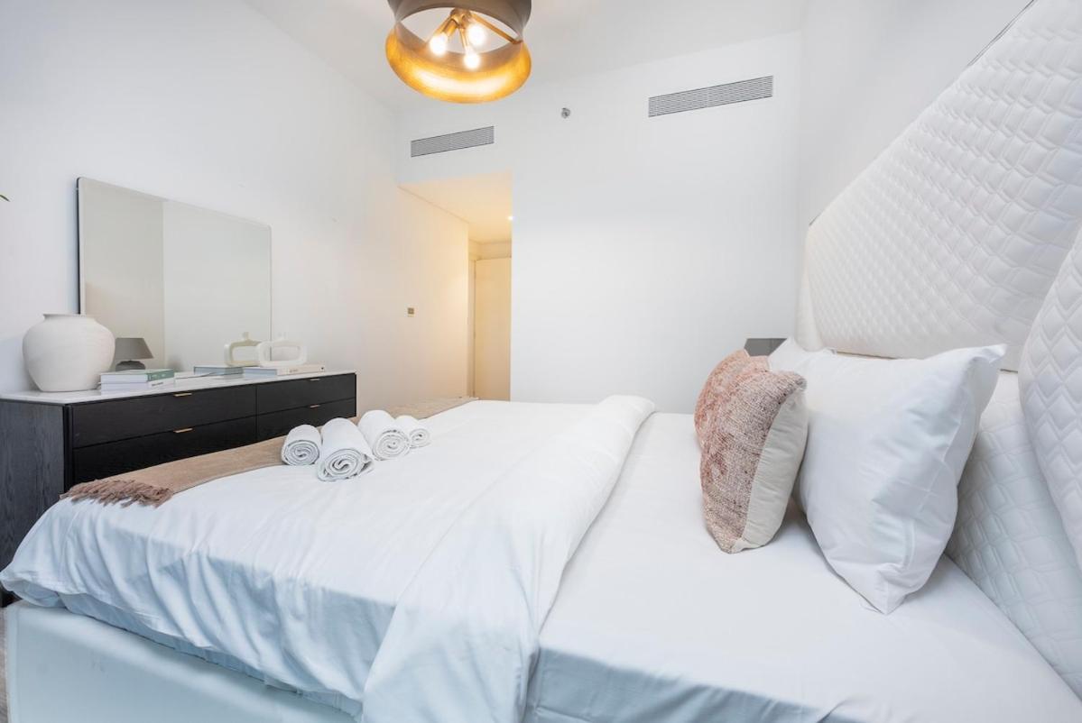 Comfortably In Spacious 2bedroom In Downtown