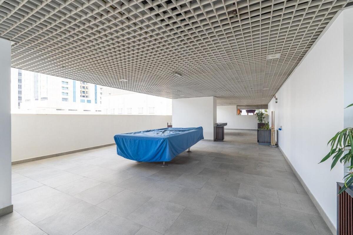 Stylish 2-bedroom With Modern Living In Marina Apartment