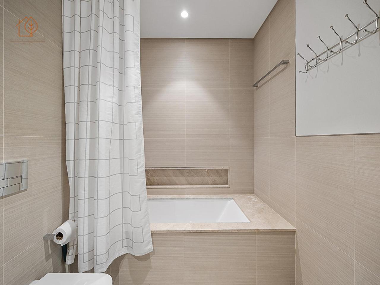 Luxury With Views Near Mall 196gr-1 Apartment *