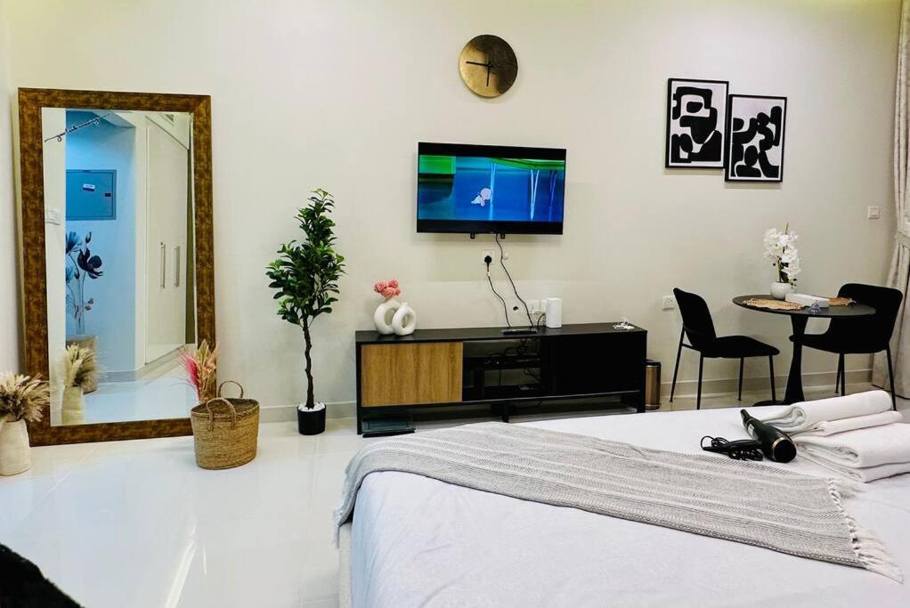 Lovely In Damac Maison Cour Jardin Business Bay Apartment *