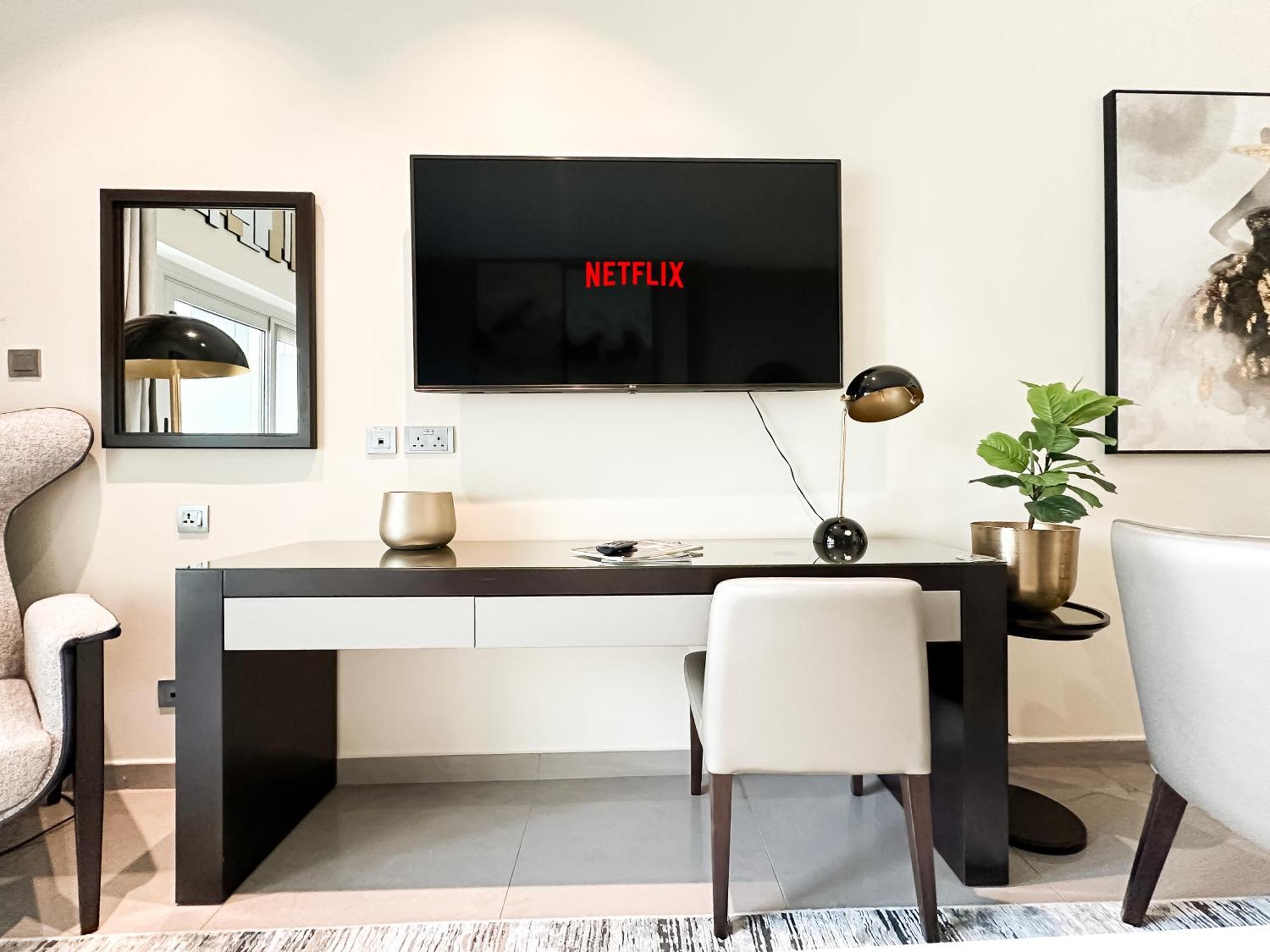 Unparalleled Splendor - Luxe In Business Bay Apartment