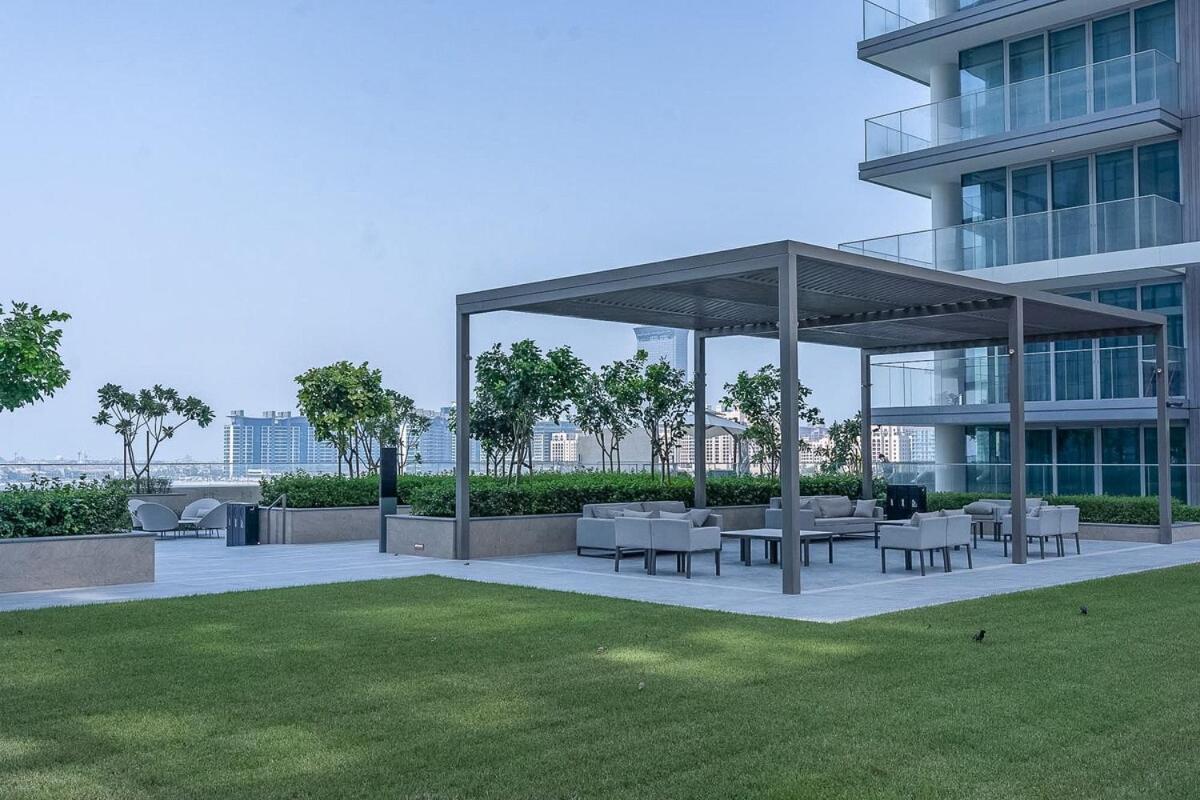 Luxury 1-bedroom At Emaar Beachfront *