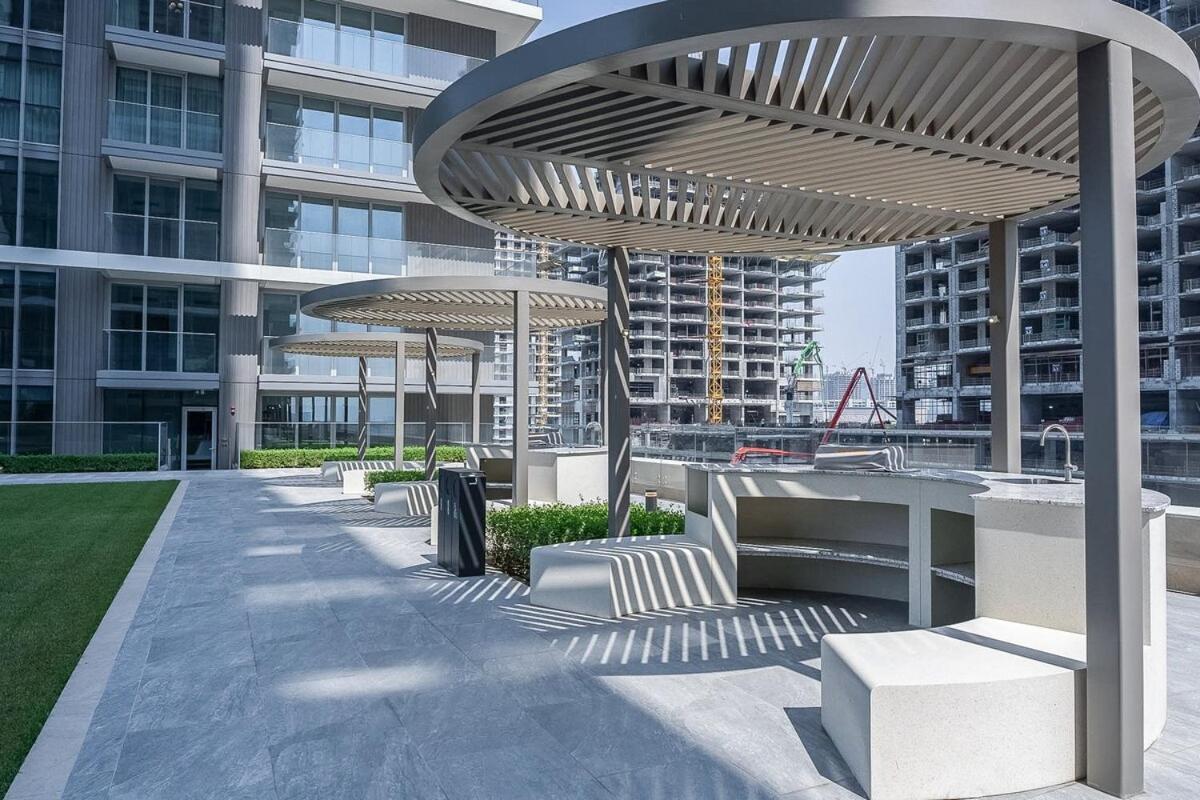 Luxury 1-bedroom At Emaar Beachfront Apartment Dubai