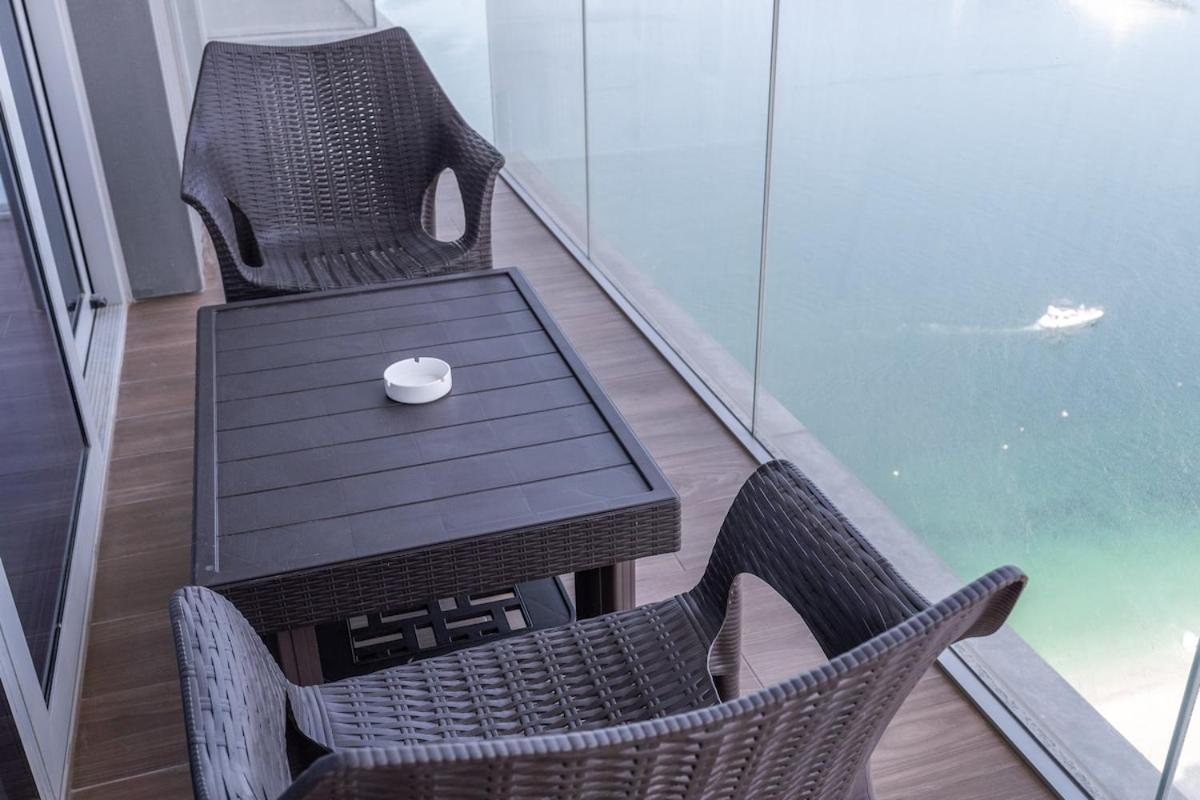 Luxury 1-bedroom At Emaar Beachfront *