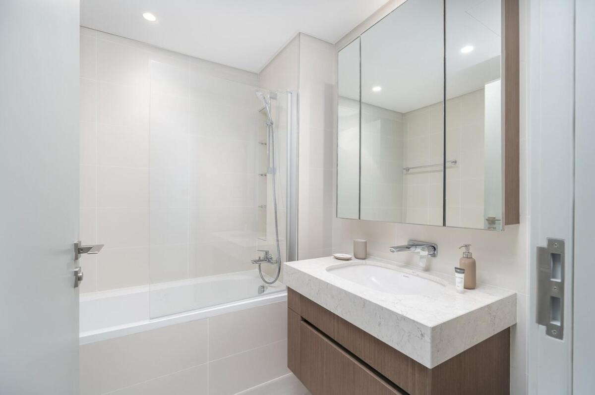 Luxury 1-bedroom At Emaar Beachfront * Dubai