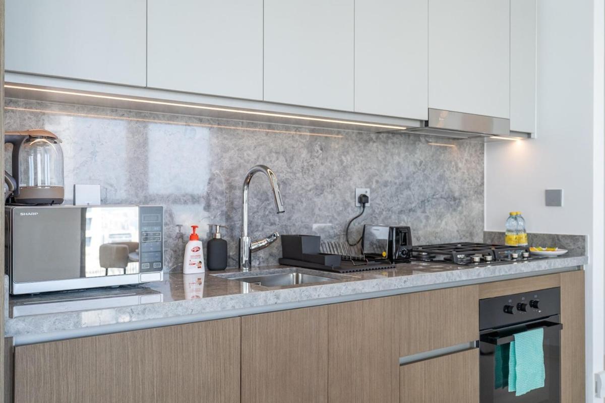 Luxury 1-bedroom At Emaar Beachfront *