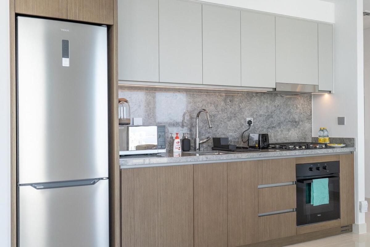 Luxury 1-bedroom At Emaar Beachfront Apartment
