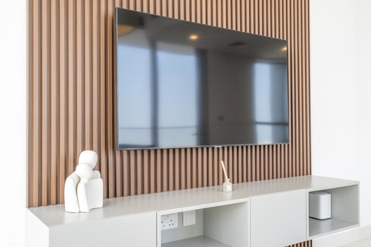 Luxury 1-bedroom At Emaar Beachfront *