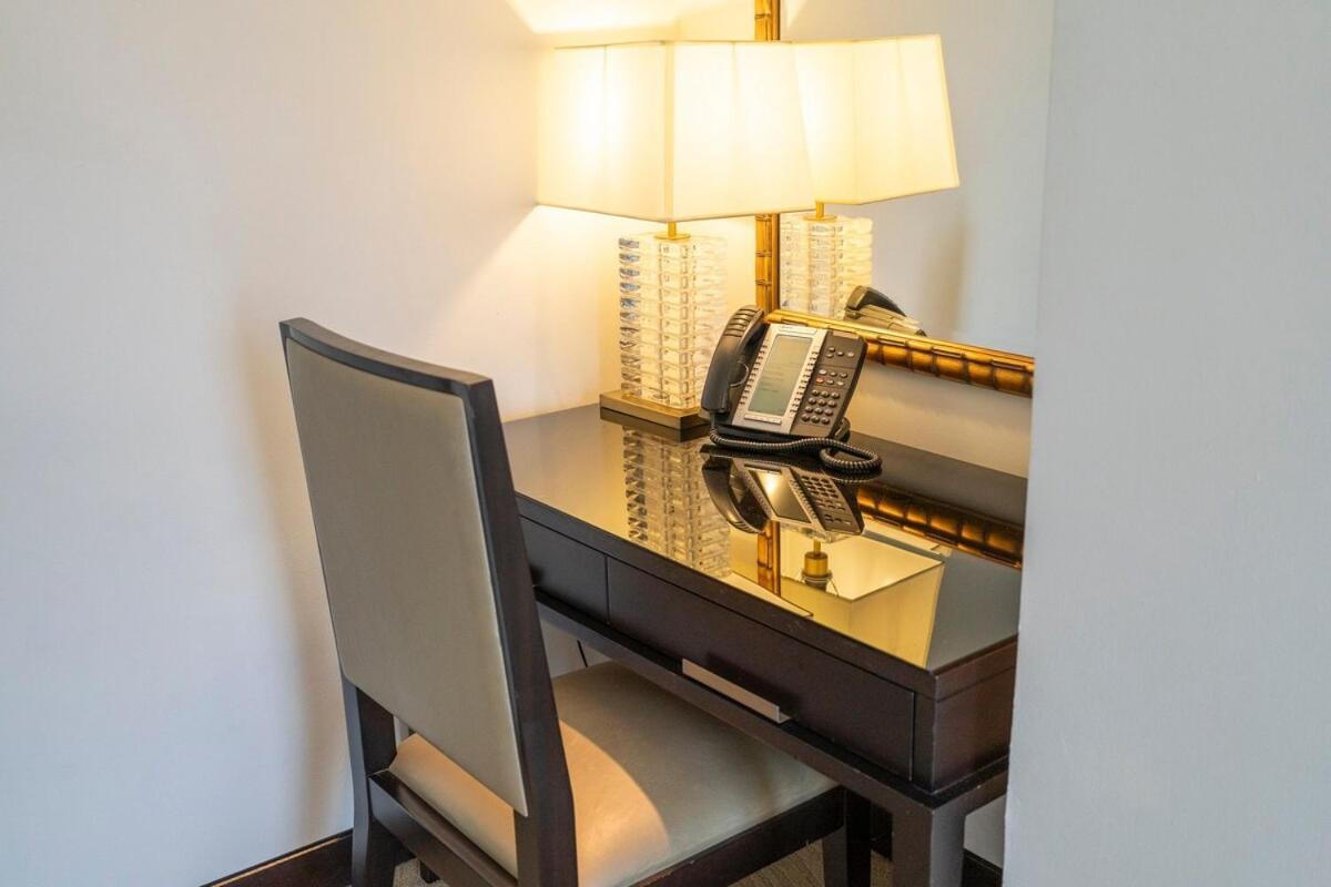 Experience The Amazing 1 Bedroom In Marina *