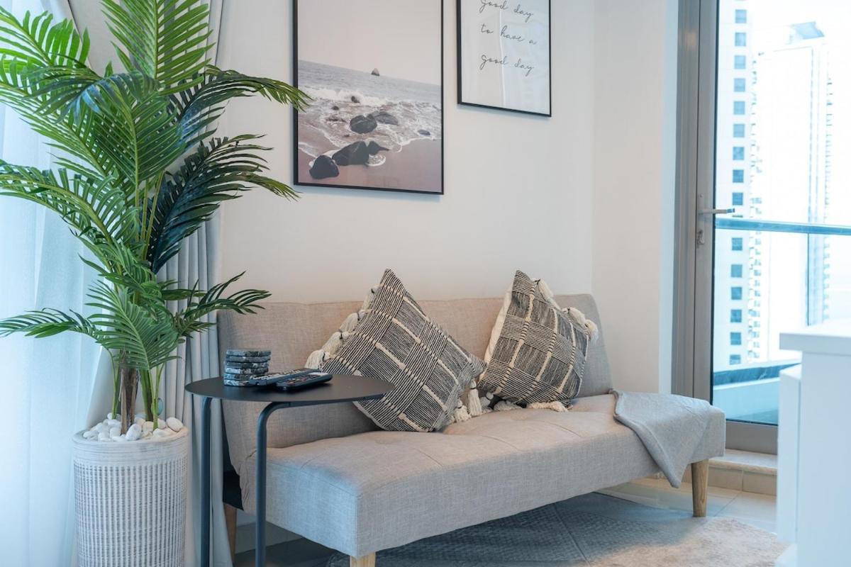 Daire Charming Studio Apartment, With Easy Beach Access In Marina *