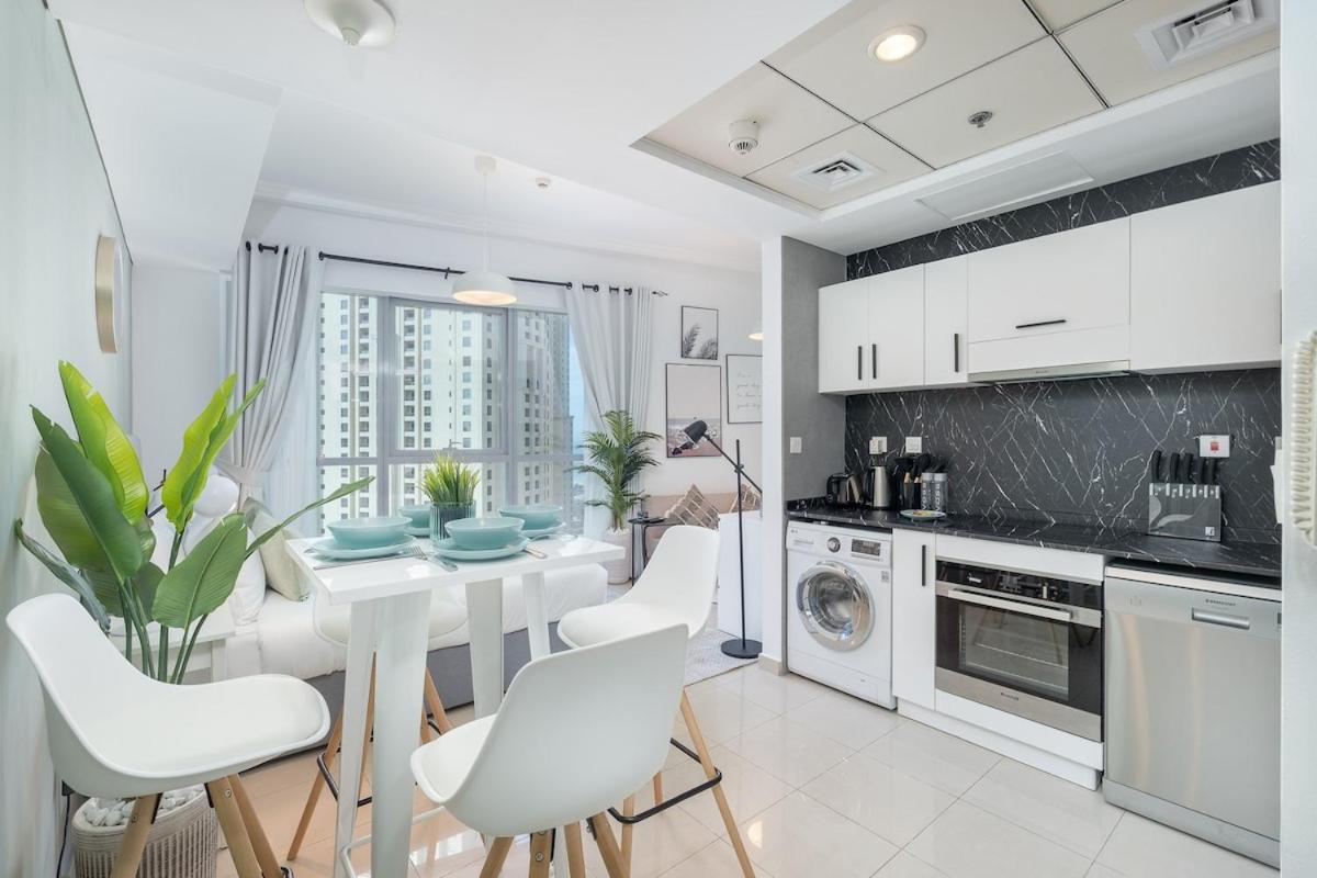 Daire Charming Studio Apartment, With Easy Beach Access In Marina *