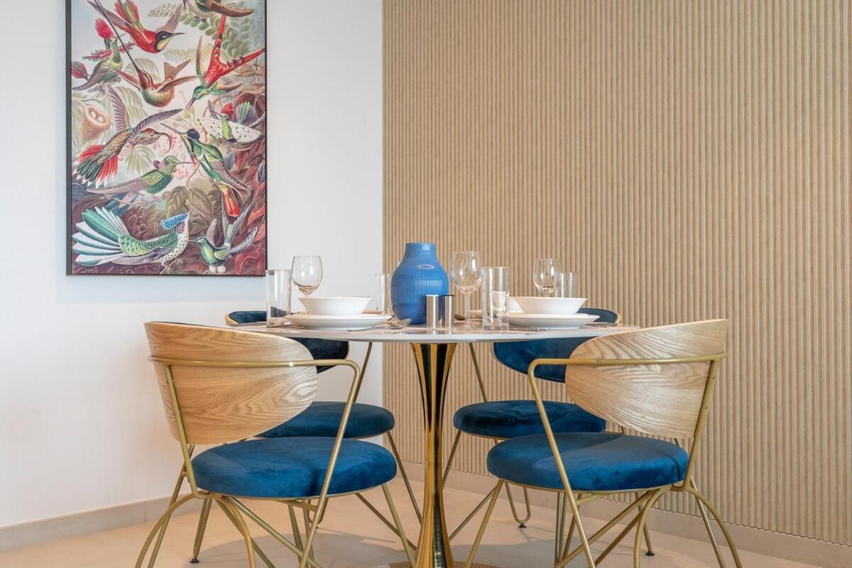 Daire Beautiful 2-br Flat In Downtown Luxury Living At Its Dubai