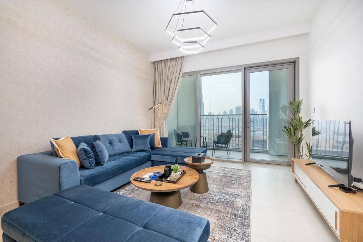 Beautiful 2-br Flat In Downtown Luxury Living At Its Daire Dubai