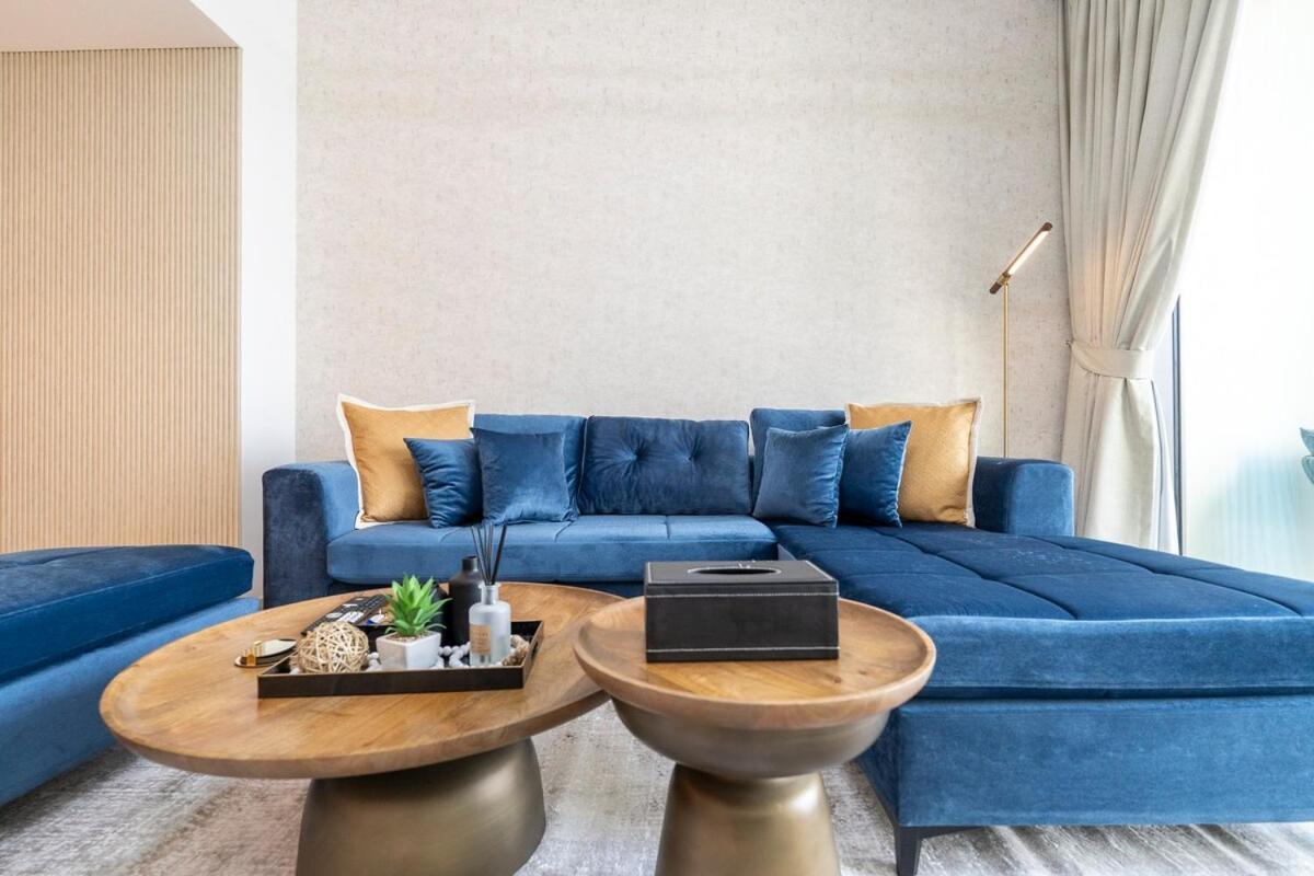Beautiful 2-br Flat In Downtown Luxury Living At Its Daire Dubai