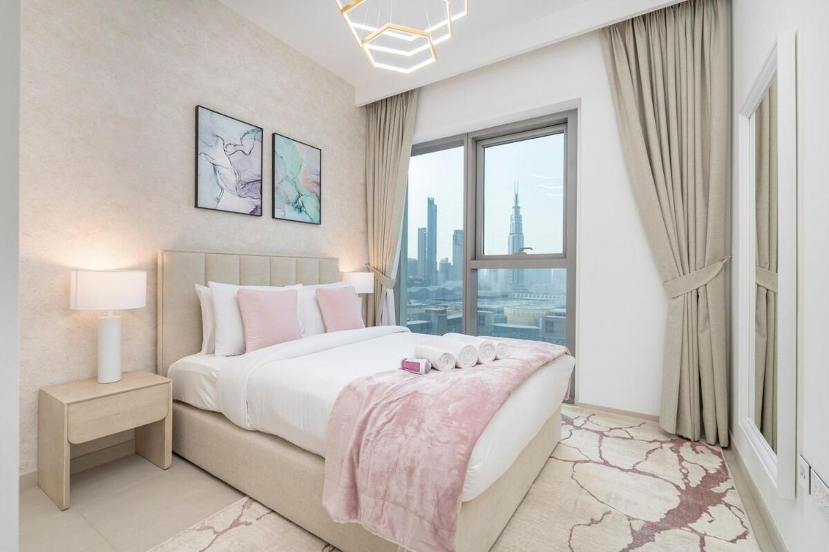 Beautiful 2-br Flat In Downtown Luxury Living At Its Daire Dubai