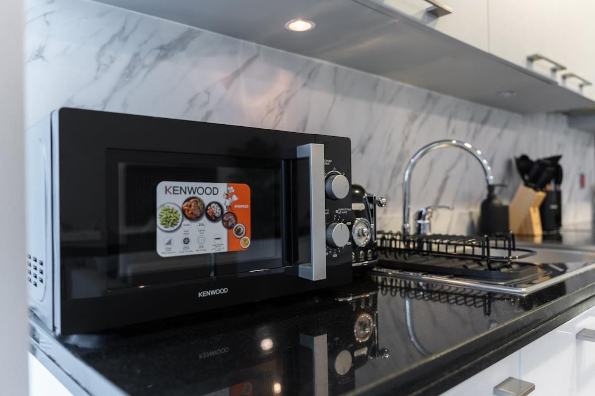 Upscale 2-bedroom Flat In Marina Daire *