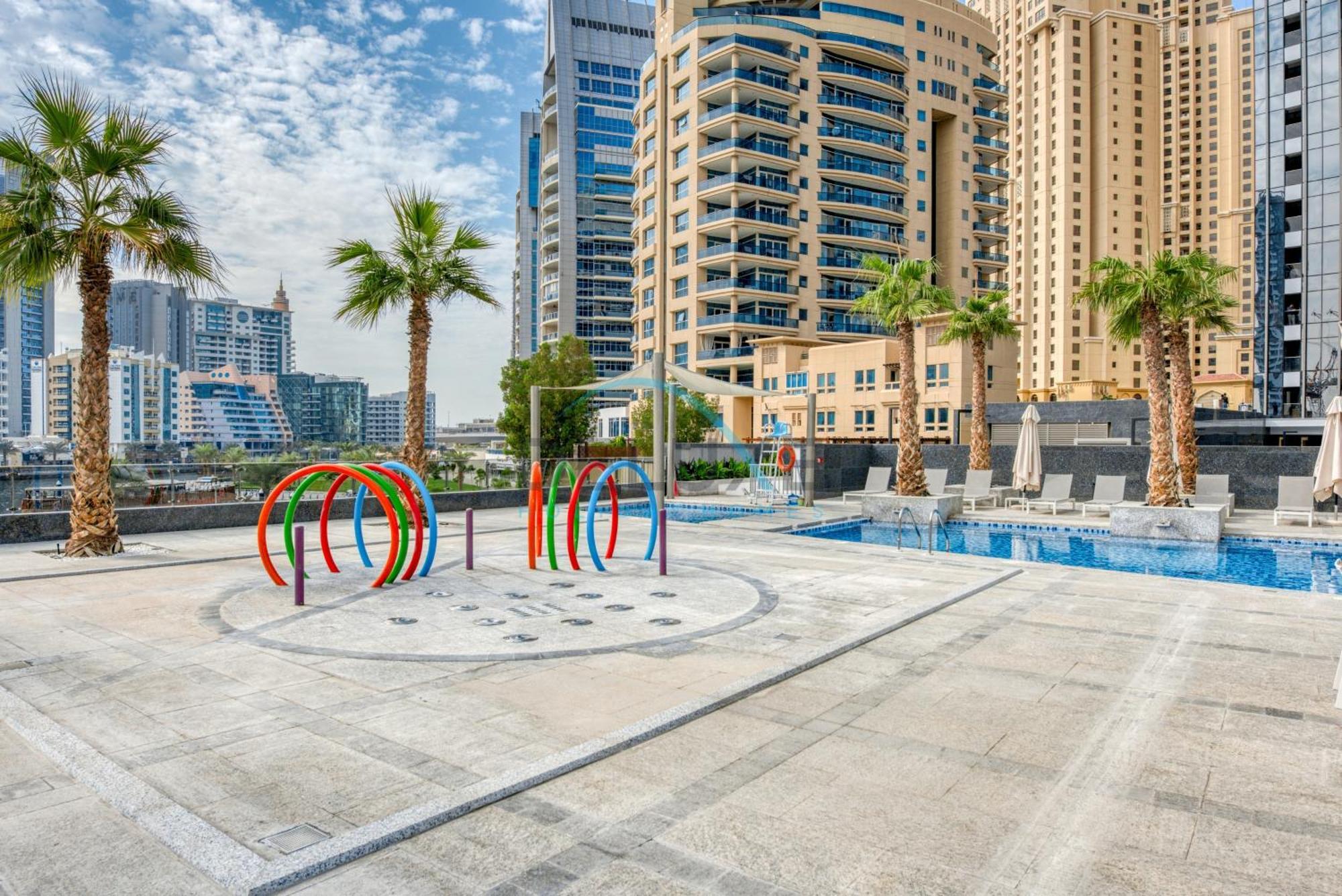 Cozy 1br Getaway In Sparkle Tower 3, Marina Buy Deluxe Homes Dubai