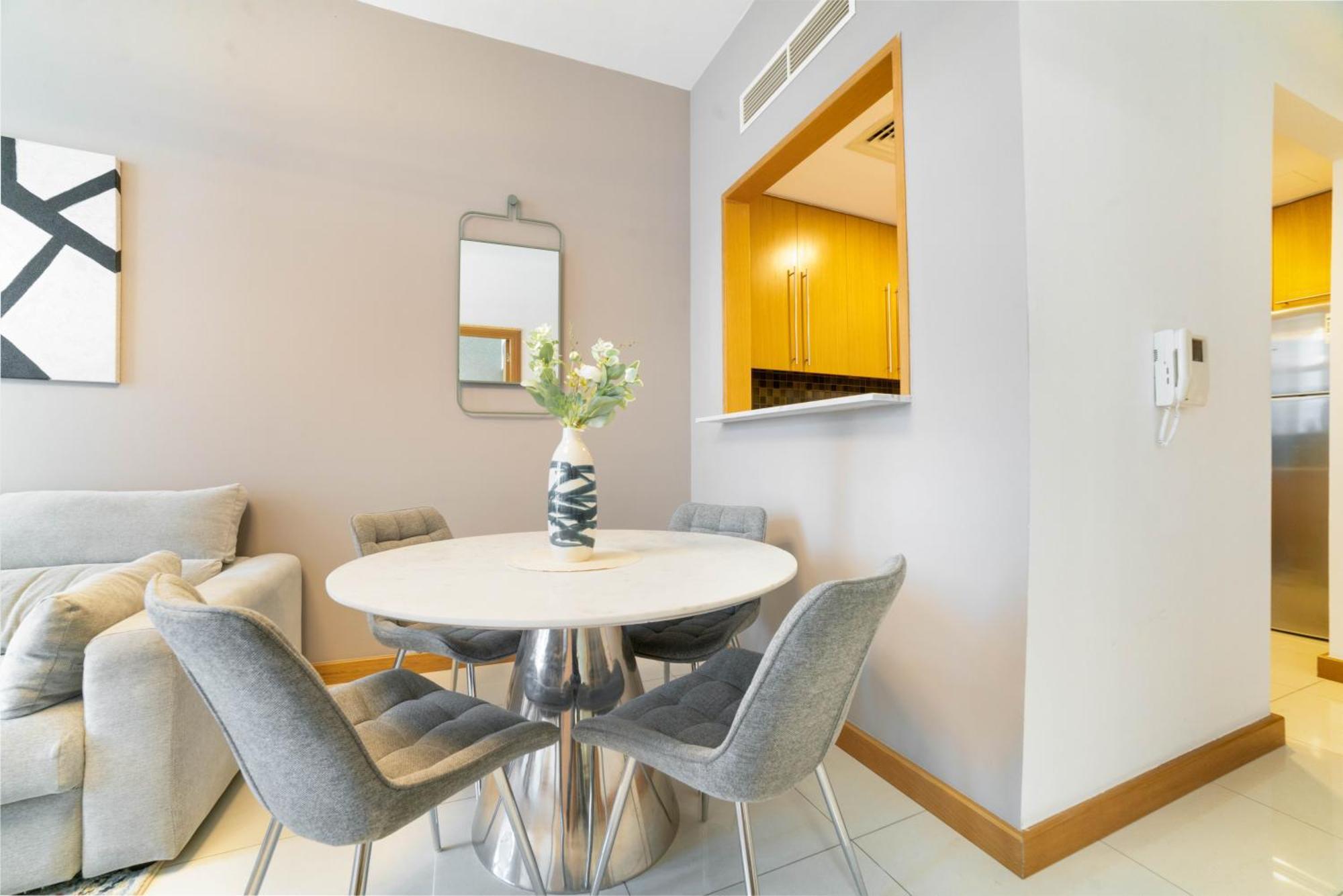 Vacay Lettings - Iris Blue Spectacular Marina View Apartment *
