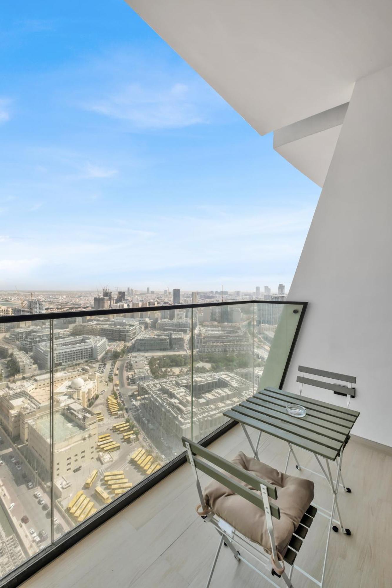 Apartment Chic 2br For 6 With King Bed, Pool, Stunning Views *