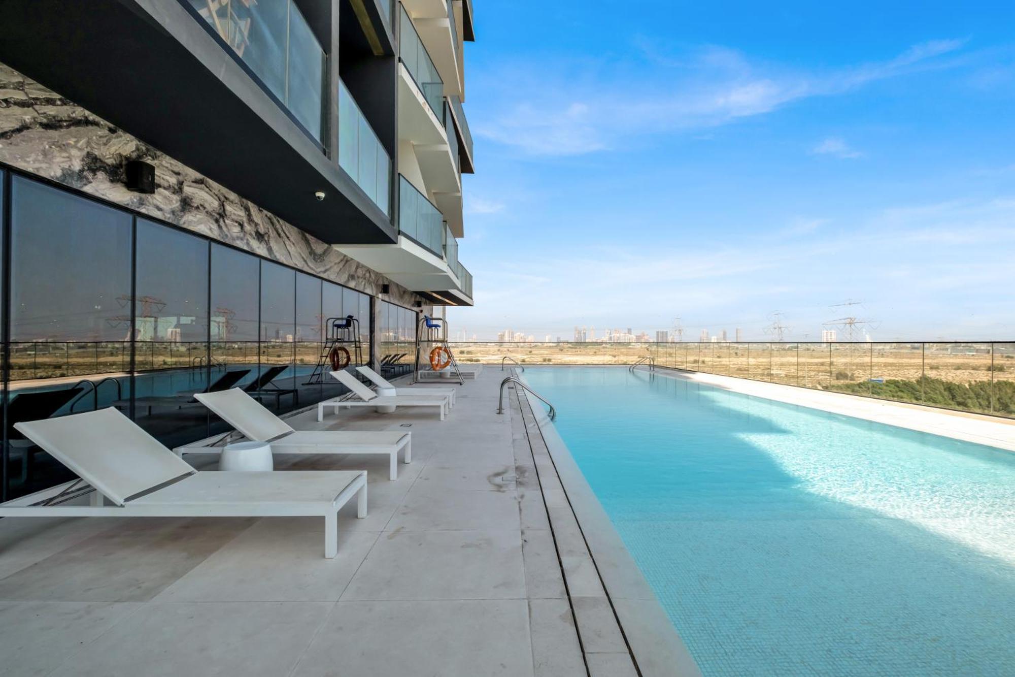 Chic 2br For 6 With King Bed, Pool, Stunning Views Apartment Dubai